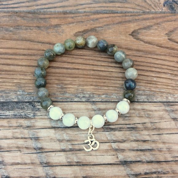 Om bracelet with Labradorite & Moonstone, meditation bracelet, healing bracelet - Picture 4 of 10